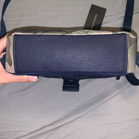 Tommy Hilfiger / Camo Crossbody Bag - Picture 8 of 12